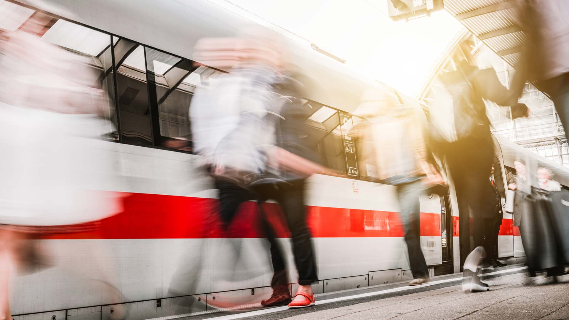 Train et gare ferroviaire